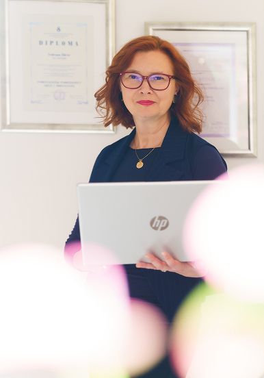 žena razgovara s psihologinjom